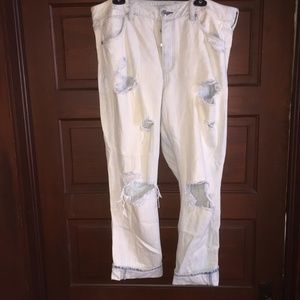 American Eagle Ripped Super Light denim jean Capri